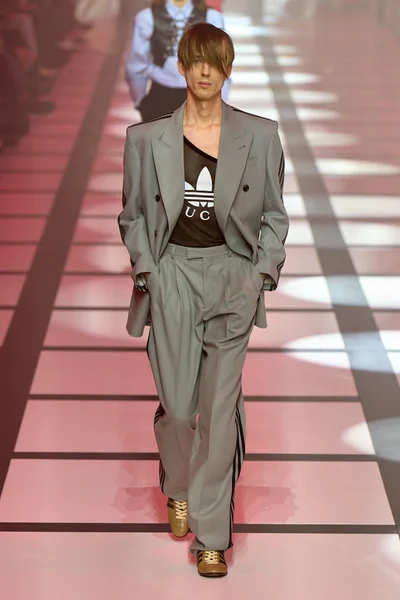Look 76